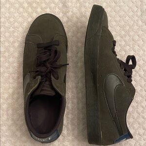 Nike green suede sneakers men’s US11.5
